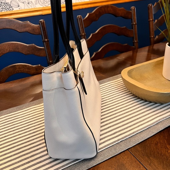 COACH Casey Tote, Chalk Color, Crossgrain Leather - Picture 11 of 12
